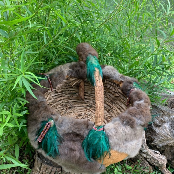 Native American Basket w/fur, feathers, metal concho on leather beaded straps. - Picture 9 of 13